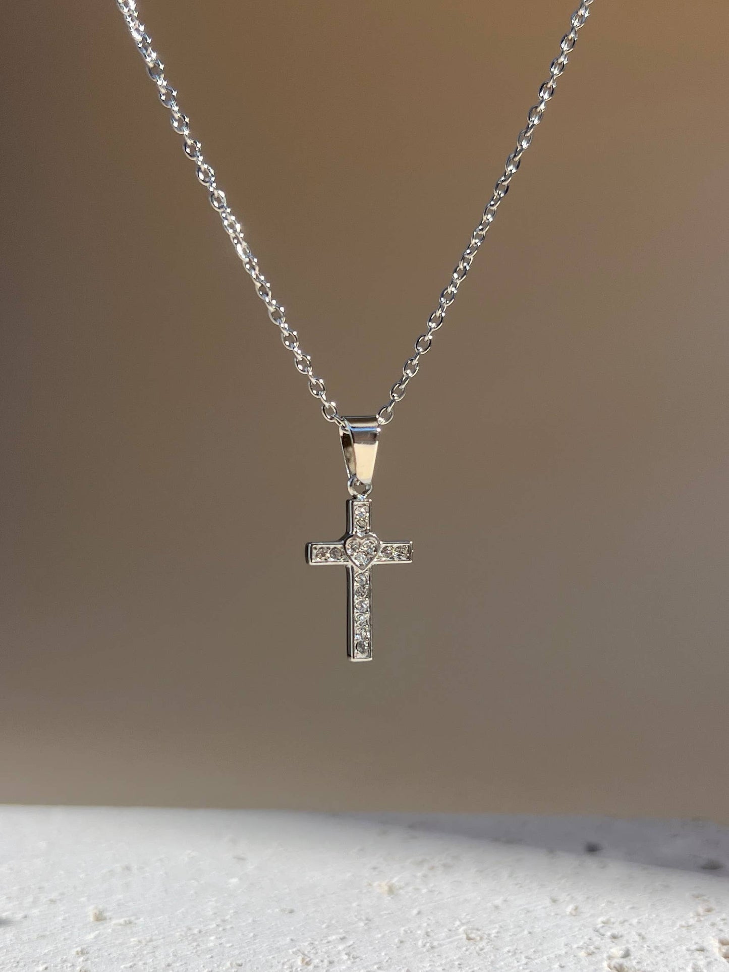 Collier  acier inoxydable croix minimaliste  fin avec strass
