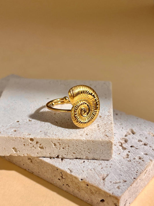 Bague  avec motif escargot de mer ajustable