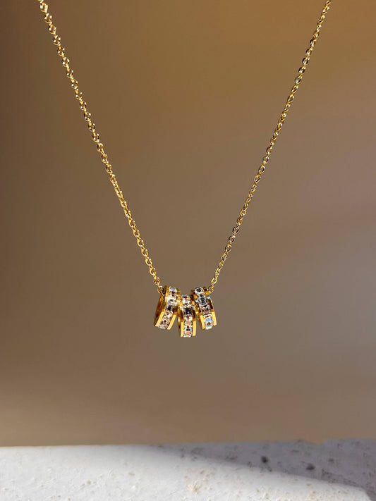 Collier acier inoxydable avec 3 anneaux strass chaîne fine