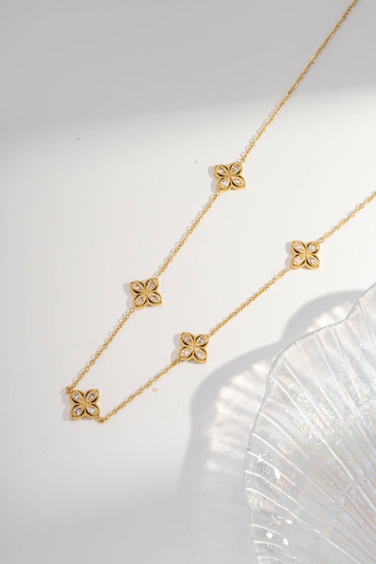 Collier acier inoxydable trèfle ornée de cristal