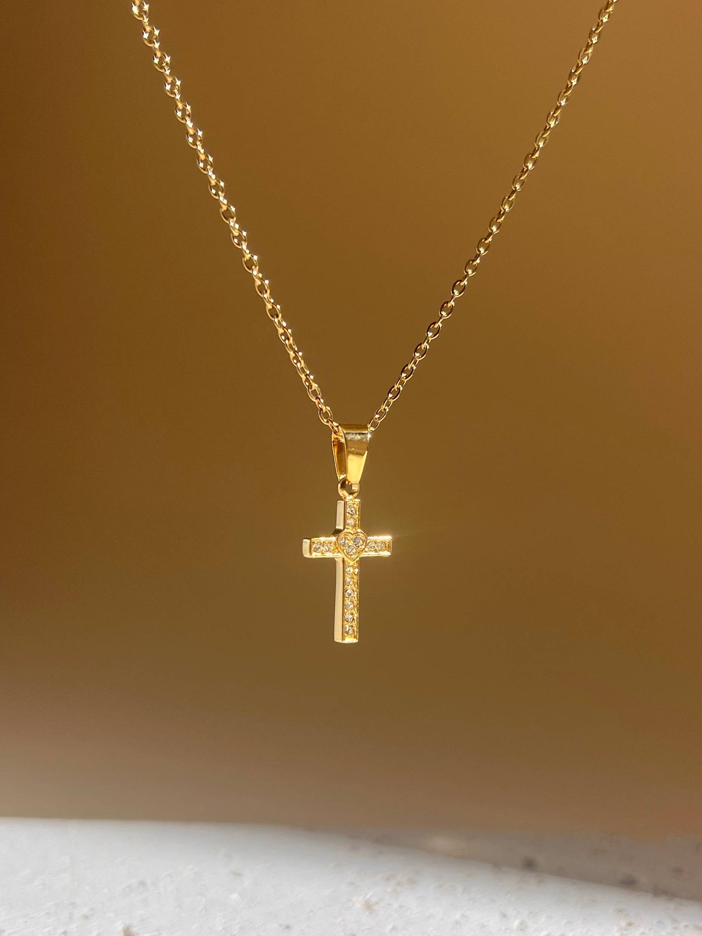 Collier  acier inoxydable croix minimaliste  fin avec strass